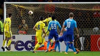 BATE kembali memperkecil ketertinggalannya pada menit ke-67 melalui gol Gordeychuk. Gordeychuk menyambar bola rebound setelah sundulan Ivanic ditepis David Ospina. BATE 2, Arsenal 4. Vasily Fedosenko/Reuters.