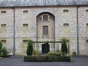 Bekas Penjara Berhantu Jadi Penginapan Buat Turis