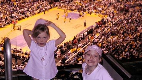 6 Foto Ini Buktikan si Kembar Fanning Kompak sejak Kecil