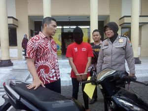 Polisi Tuntaskan Kasus Penjambretan Anak Kembar di Pakal Polisi Tuntaskan Kasus Penjambretan Anak Kembar di Pakal