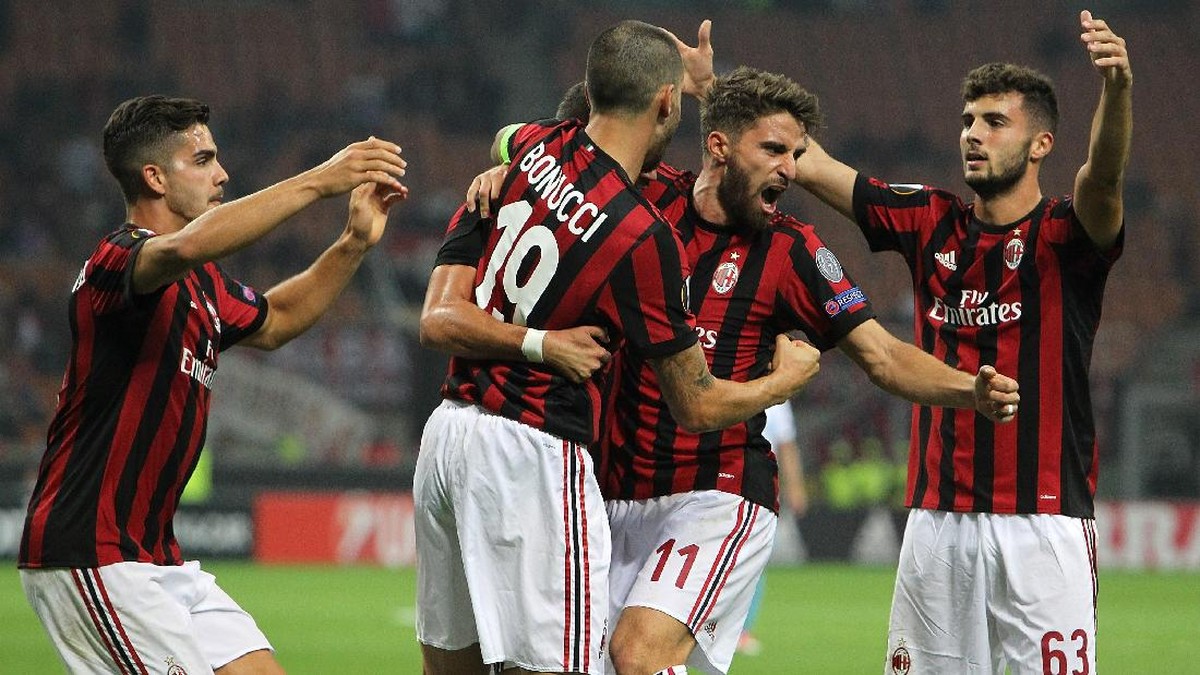 Pemain-pemian AC Milan (Foto: Marco Luzzani/Getty Images)