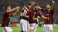 Milan kini memuncaki klasemen Grup D dengan perolehan enam poin dari dua laga. Mereka unggul dua poin atas AEK Athens yang berada di posisi kedua. Foto: Marco Luzzani/Getty Images