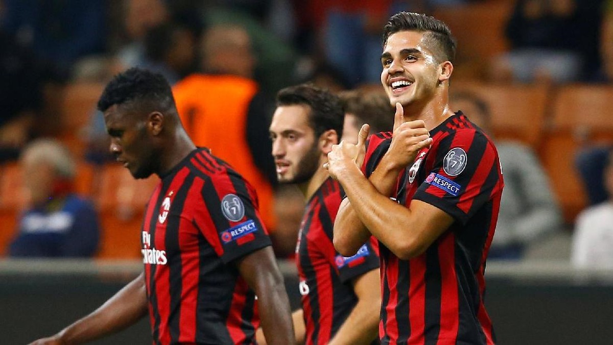 Milan wajib menang dari Inter demi tak makin tercecer dari papan atas (Stefano Rellandini/Reuters)