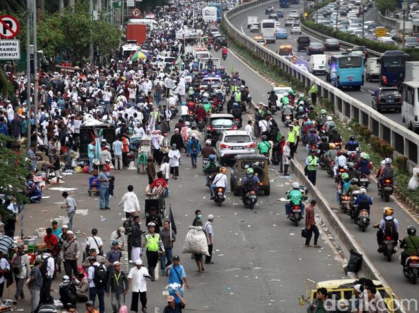 Massa Aksi 299 Bubarkan Diri