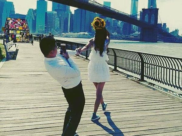 Deretan Foto Lucu Pengorbanan Para Pria Demi Pacar Eksis di Instagram