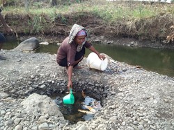 Pengorbanan Warga Desa Probolinggo demi Dapat Air Bersih