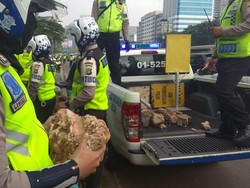 Polantas Sisir Batu Jelang Aksi 299 di Sekitar DPR