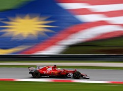 Duo Mercedes Kesulitan, Vettel: Baru Hari Pertama