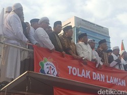 Fadli Zon hingga Agus Hermanto Temui Massa Aksi 299 di Depan DPR
