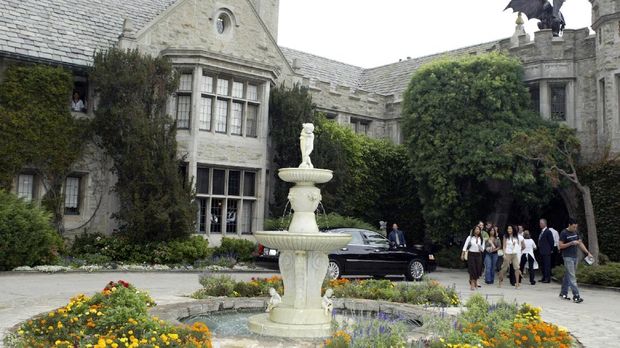 mansion mewah Hugh Hefner