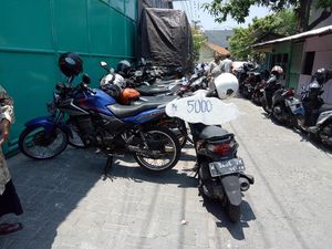 Kewajiban Gowes Munculkan Parkir Dadakan di Sekitar Balai Kota Kewajiban Gowes Munculkan Parkir Dadakan di Sekitar Balai Kota