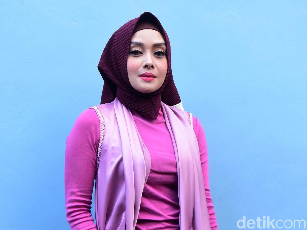 Terry Putri Dekat dengan Pria, Siap Taaruf Usai 9 Tahun Menjanda Terry Putri Dekat dengan Pria, Siap Taaruf Usai 9 Tahun Menjanda