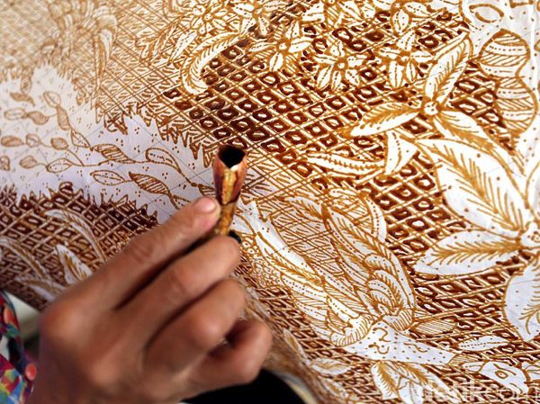 Melihat Pembuatan Batik Maos Cilacap yang Mendunia