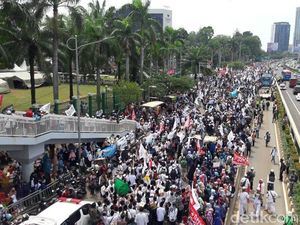 Di Depan Massa, Presidium 212: Perppu Ormas akan Munculkan Orde Baru Di Depan Massa, Presidium 212: Perppu Ormas akan Munculkan Orde Baru