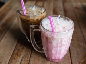 Racikan Minuman Dingin dari Sirup Merah hingga Kopi Thailand yang Menyegarkan