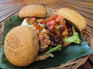 Lihat Burger 5 Tingkat, Burger Vegan hingga Burger Wagyu yang Bikin Ngiler!