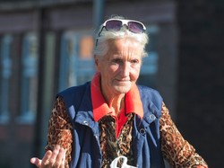 Demi Makan Gratis, Nenek Ini Sudah 14 Tahun Hadiri Pemakaman Orang Tak Dikenal