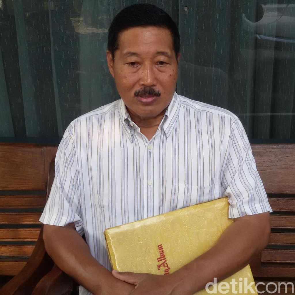 Telepon Terakhir Kolonel Sugiono Pada Sang Istri Sebelum Dieksekusi Telepon Terakhir Kolonel Sugiono Pada Sang Istri Sebelum Dieksek usi