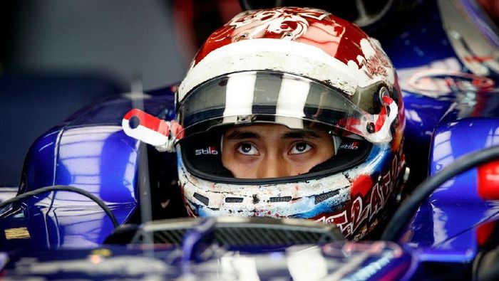 Sean Gelael ketika sesi FP1 GP Malaysia animo kemudian (Scuderia Toro Rosso) Sean Gelael ketika sesi FP1 GP Malaysia animo kemudian (Scuderia Toro Rosso)