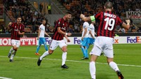 Mateo Musacchio membawa Milan memimpin 2-0 lewat golnya pada menit ke-53. Foto: Stefano Rellandini/Reuters