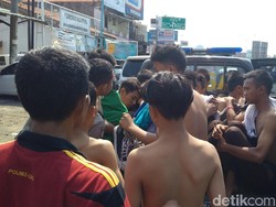 Polisi Ciduk 23 Pelajar yang Tawuran di Cirebon