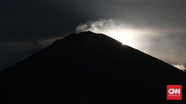 PVMBG Perkirakan Rekahan di Gunung Agung 50-100 Meter