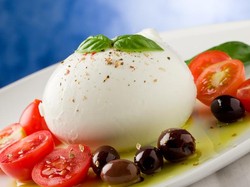 Ini Sebabnya Keju Mozzarella dari Susu Kerbau Rasanya Lebih Gurih Lembut