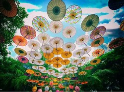 Seru! Swafoto Massal di Festival Payung Indonesia 2017