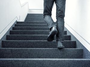 Ayo, Naik Tangga! Banyak Manfaatnya Ayo, Naik Tangga! Banyak Manfaatnya
