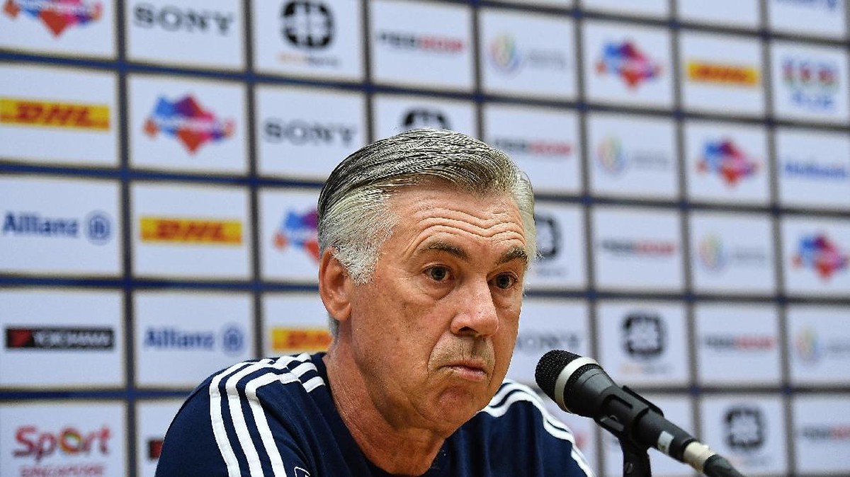 Carlo Ancelotti dinilai jadi sosok yang tepat untuk melatih Timnas Italia (Thananuwat Srirasant/Getty Images)