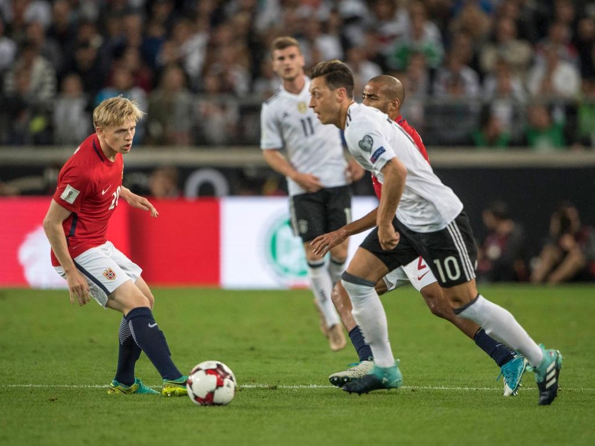Mesut Oezil di timnas Jerman. (Foto: Trond Tandberg/Getty Images)
