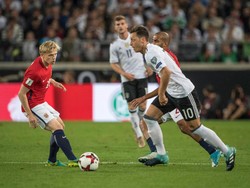 Jerman Tanpa Oezil dan Khedira di Laga Terakhir Kualifikasi Piala Dunia 2018