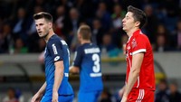 Sempat mengawali musim dengan positif lewat empat kemenangan beruntun termasuk atas Borussia Dortmund di Piala Super Jerman, laju Bayern terhenti di tangan Hoffenheim. Mereka kalah 0-2 oleh tim besutan Julian Nagelsmann tersebut. (Foto: Kai Pfaffenbach/REUTERS)