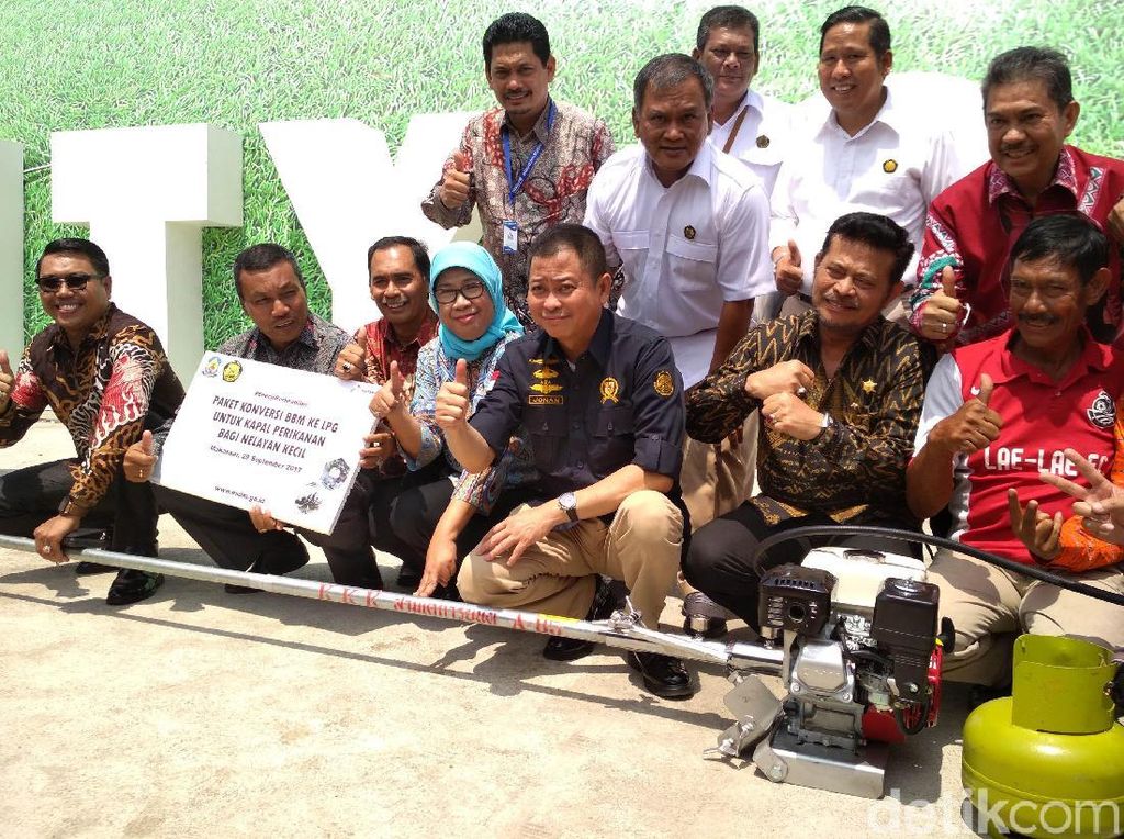 Senangnya Nelayan di Makassar Dapat Konverter Kit dari Jonan Senangnya Nelayan di Makassar Dapat Konverter Kit dari Jonan