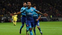 Walcott dua kali membobol gawang lawan. Dua gol itu dicetak di menit ke-9 dan 22. Reuters/Adam Holt