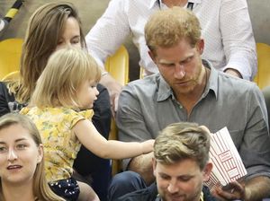 Begini Respons Pangeran Harry Saat Ada Balita yang Ambil Popcorn-nya