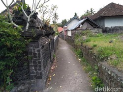 Tetap Berjaga di Tengah Kosongnya Desa Sekitar Gunung Agung