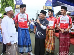 Peserta Tour de Banyuwangi Ijen Dikenalkan Tradisi Pesantren