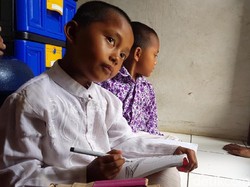 Bocah 9 Tahun di Sukabumi Ini Jualan Gorengan untuk Sekolah