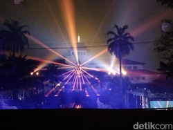 Laser dan Lighting Show Pukau Warga di Gedung Sate Festival