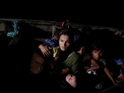 Mengungsi, 2 Ribu Warga Rohingya Menyusuri Pantai Myanmar