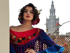 Viral, Momen Memalukan Kontestan Miss Universe Spanyol Jatuh ke Kolam Renang