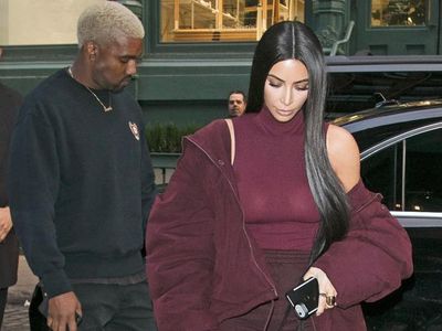 Foto: 10 Inspirasi Gaya Klan Kardashian untuk Kencan di Malam Minggu