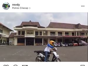 Usai Diajak Free Style Motor, Polisi Ini Oleng