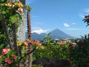 Cantiknya Kota Ternate Berlatar Gunung Gamalama