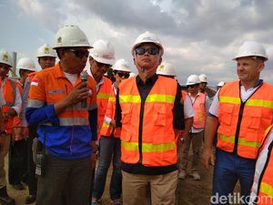 Berkacamata Hitam, Jonan Cek Proyek Kebun Angin di Sulsel