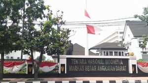 Foto: Istana sampai Mabes TNI AD Kibarkan Bendera Setengah Tiang