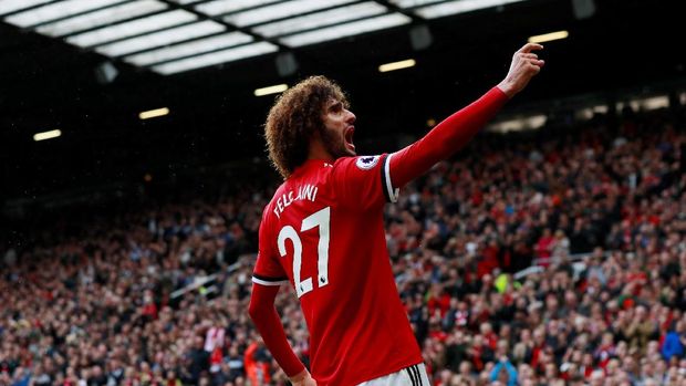 Marouane Fellaini mencetak gol kedua Setan Merah ke gawang Crystal Palace pada babak pertama. (