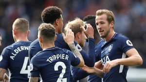 Tottenham Terlalu Tangguh untuk Huddersfield