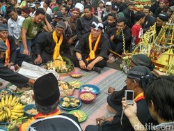 Larung Sesaji Gunung Kelud Jadi Daya Tarik Wisatawan